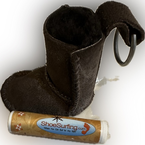 VTG NEW UGG KEYCHAIN WITH ORIGINAL SEALED CHAPSTICK BROWN SHEARLING LAMB SKIN 3” - Picture 2 of 14